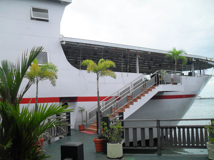 Hotel Pantai Gapura Makassar, Makassar Booking Murah di ...