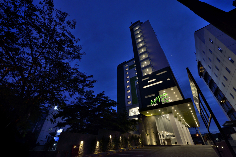 Exterior & Views 12