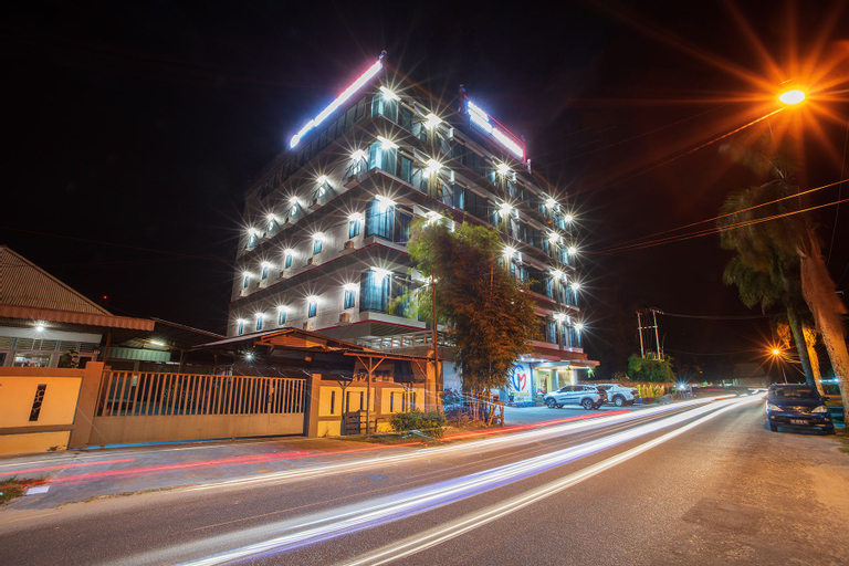 Exterior & Views 17