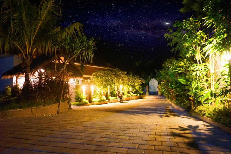 Ocho Bali Surf Camp, Badung