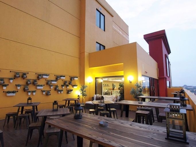 Exterior & Views 9
