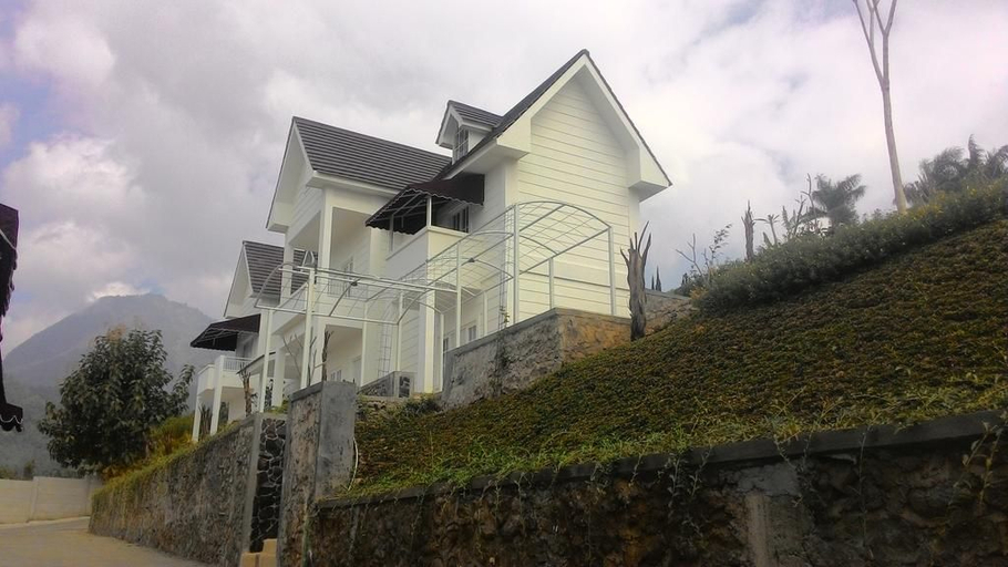 Exterior & Views 5, Amaranta Guest House, Malang