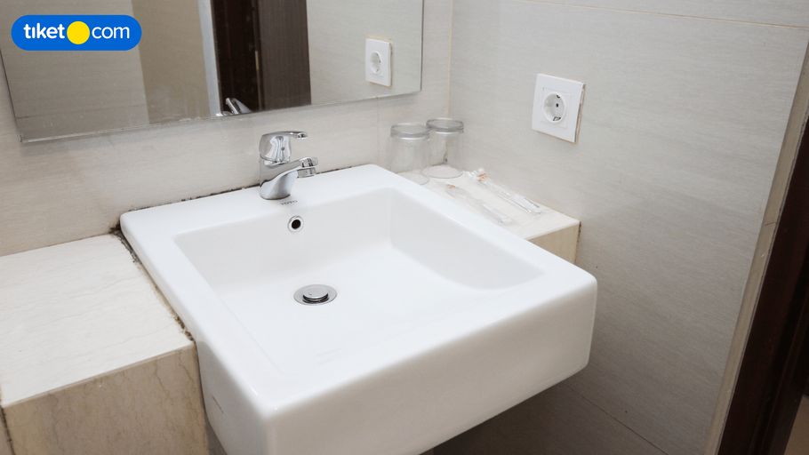 Bathroom 14