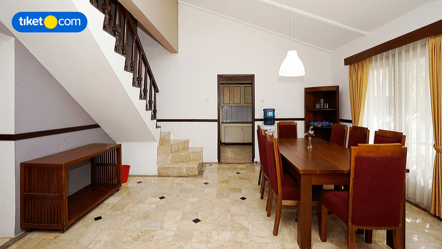 Dining Room 9