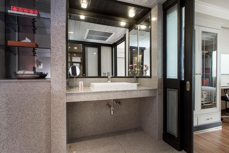Bathroom 9