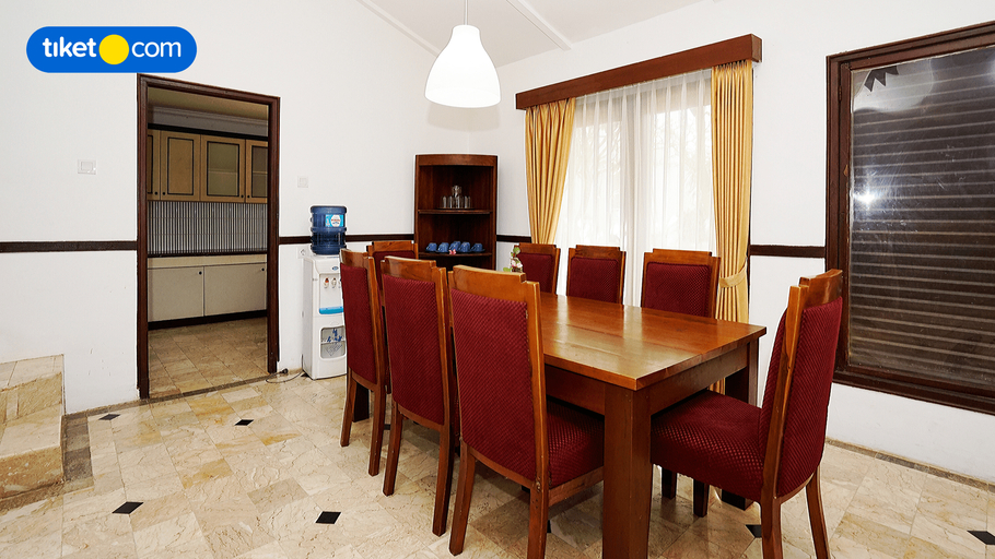 Dining Room 10