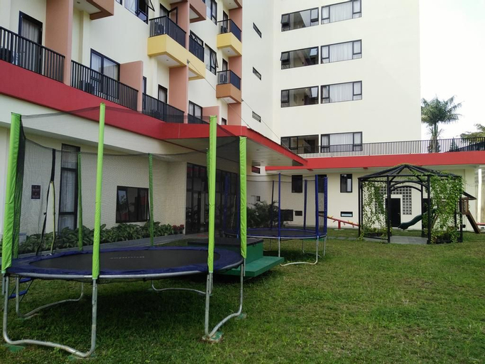 Exterior & Views 19