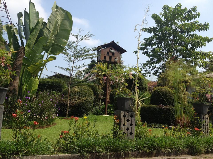 Exterior & Views 4, The Garden Family Guest House, Bogor