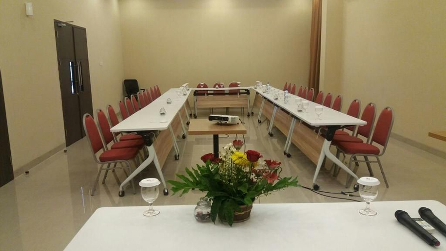 Business Facilities 17