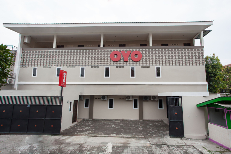 OYO 143 Dukuh Kupang Residence, Surabaya