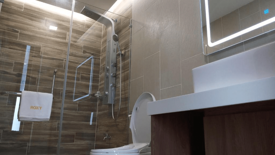 Bathroom 4, Roxy Hotel Padungan, Kuching