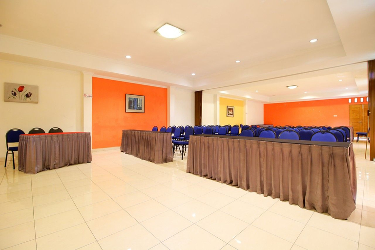 Business Facilities 17