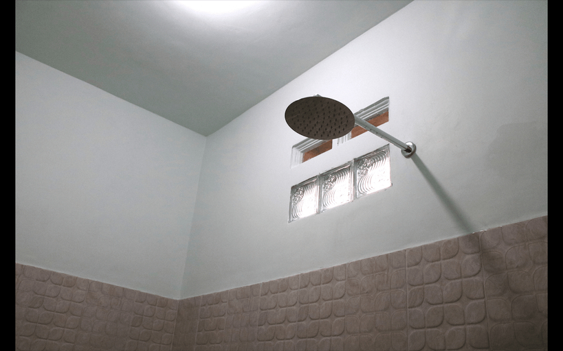 Bathroom 3, Arrys Watukarung Surf Camp, Pacitan