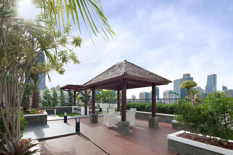 Exterior & Views 11