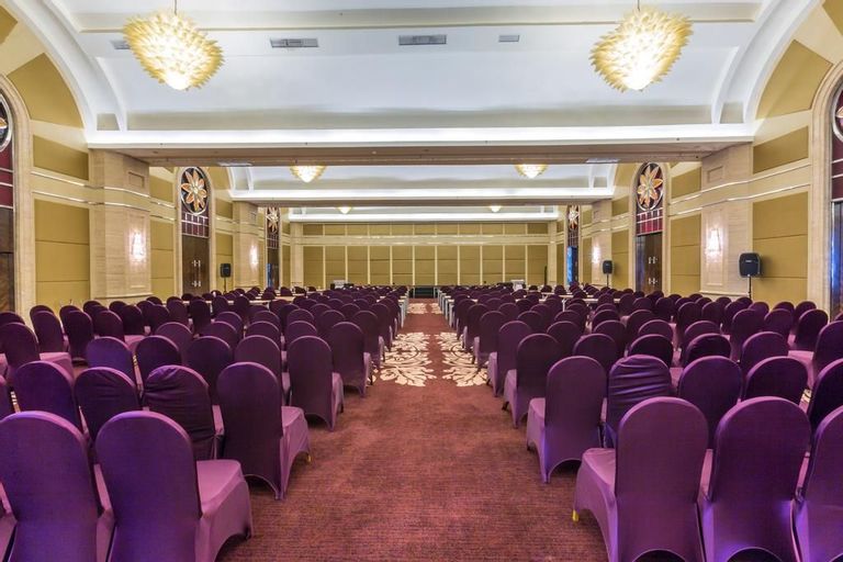 Wyndham Surabaya, Surabaya