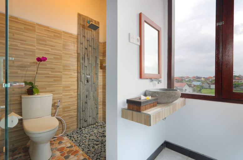 Bathroom 4, Valomia Guesthouse Denpasar, Denpasar
