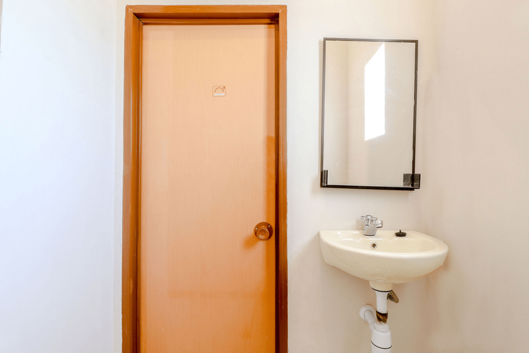 Bathroom 15