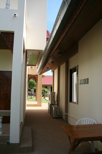 Long Beach Inn, K. Sam Roi Yot