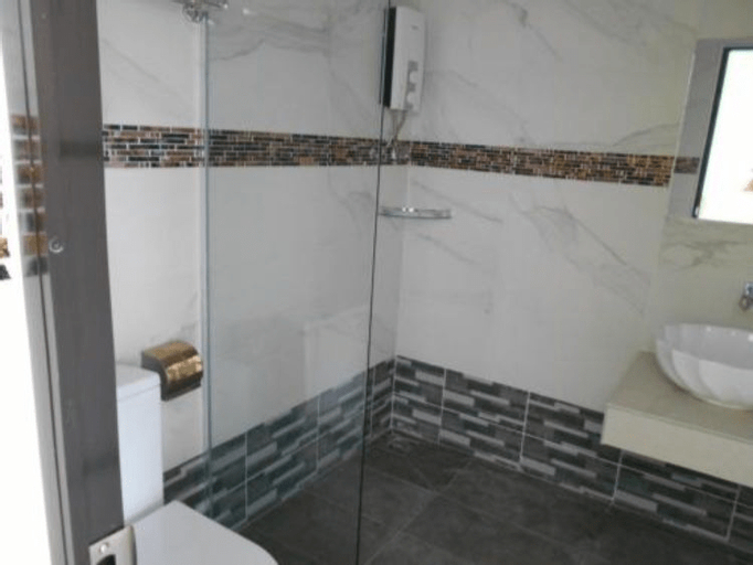 Bathroom 10