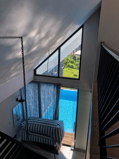 Exterior & Views 18