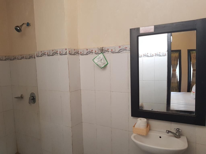 Bathroom 5, Jaya Phita Guest House, Kupang