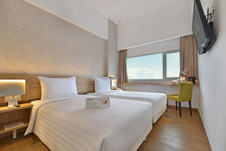 Bedroom 5, Whiz Prime Hotel Basuki Rahmat Malang, Malang