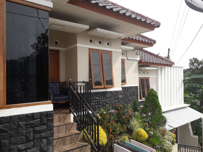 Exterior & Views 1, Homestay Cemara 7, Semarang