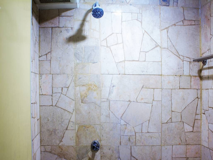 Bathroom 4, New Priok Indah Syariah Hotel, Jakarta Utara
