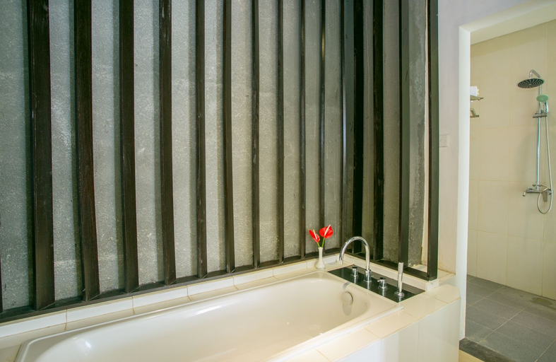 Bathroom 5, The Diana Suite Hotel, Badung