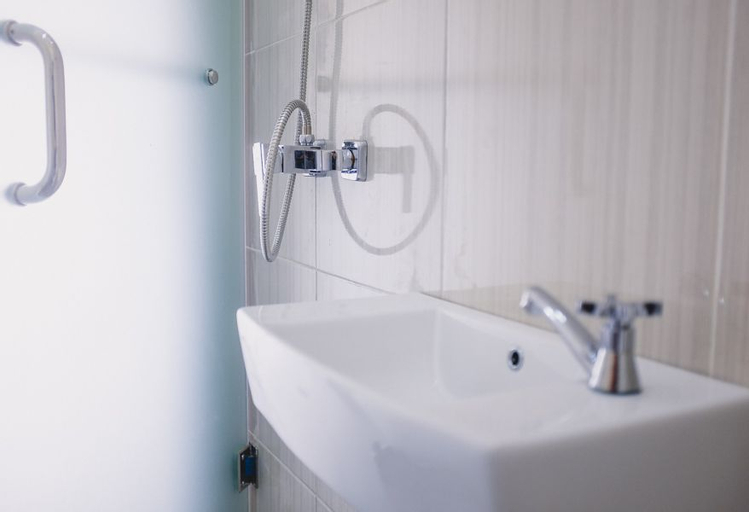 RedDoorz Plus near Mall Ciputra Jakarta, West Jakarta