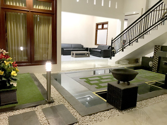 Exterior & Views 2, Hillside Suite Guest House, Malang