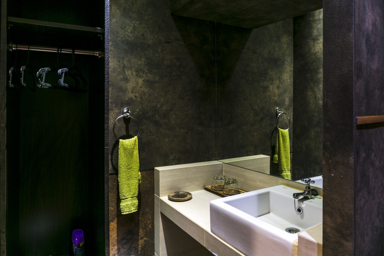 Dhanesvara Homestay, Surabaya