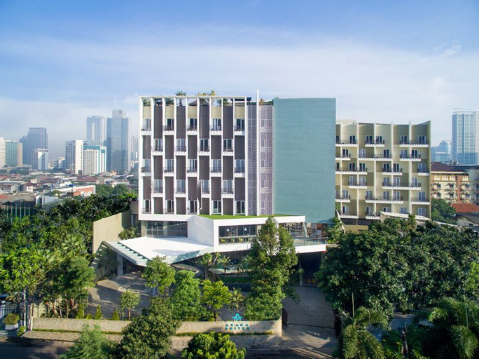 Exterior & Views 13