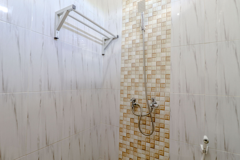 Bathroom 18