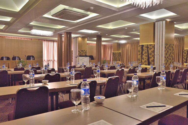 Business Facilities 19