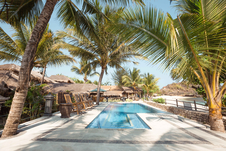 Istana Ombak Eco Resort, Pacitan