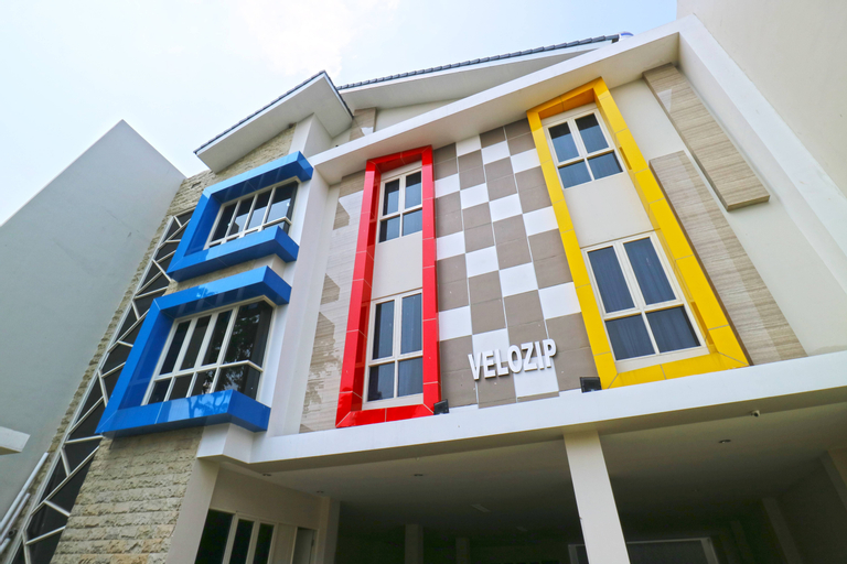 Velozip Homestay, Surabaya