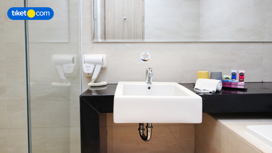 Bathroom 18