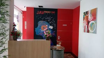 JNJ Front One Lahat, Lahat
