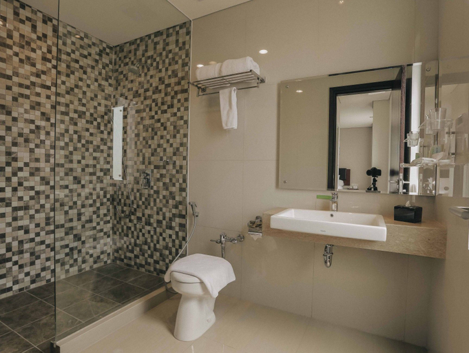 Bathroom 3, PrimeBiz Hotel Surabaya, Surabaya