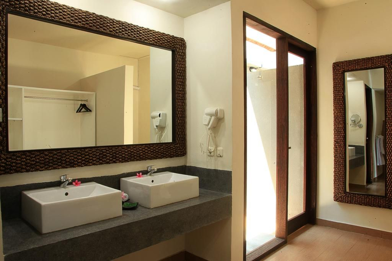 Bathroom, Lima Satu Resort, Lombok