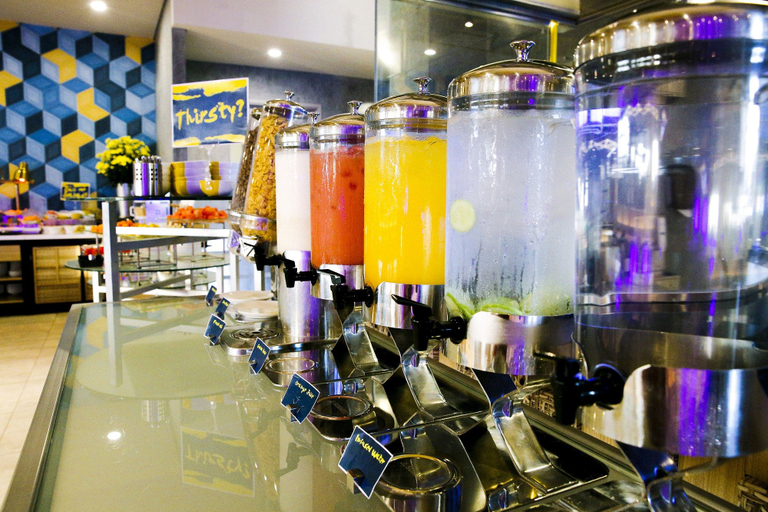 YELLO Hotel Paskal Bandung - Food & Drinks