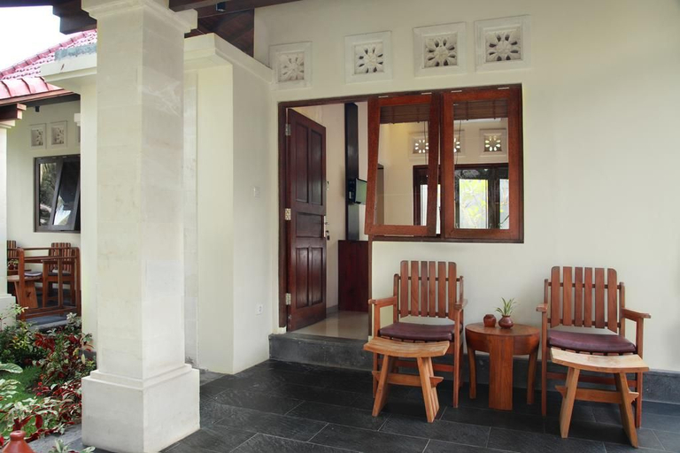Puri Rinjani Bungalows - Tap to explore photos