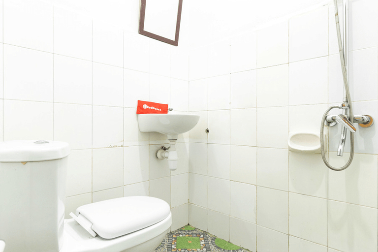Bathroom 13