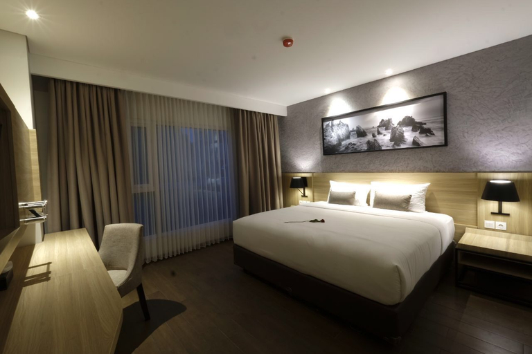 Bedroom 2, AYOLA Lippo Cikarang Hotel, Cikarang
