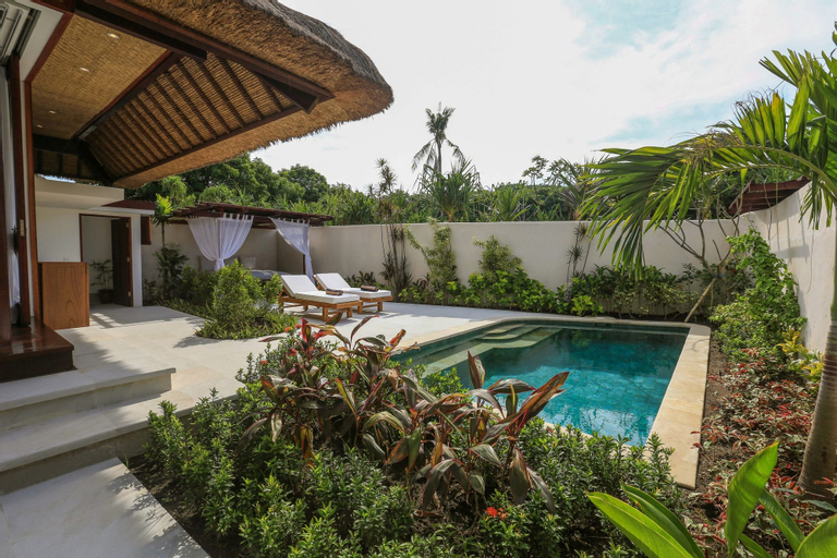 Swimming Pool 13