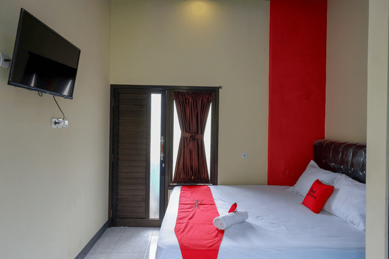 RedDoorz @ Gerbang Dieng Plateau Area - Tap to explore photos