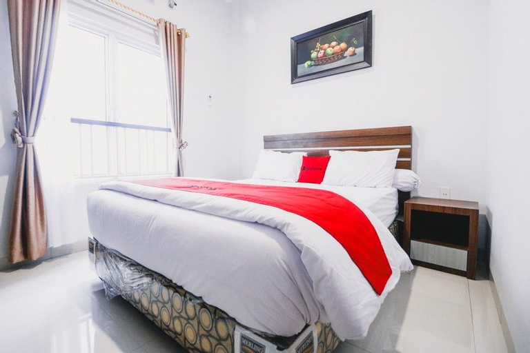 RedDoorz near Hermes Place Polonia Medan, Medan