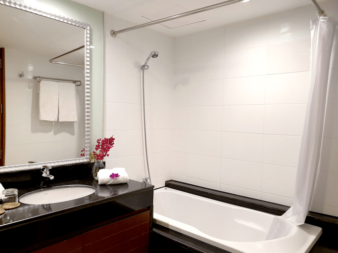 Bathroom 23