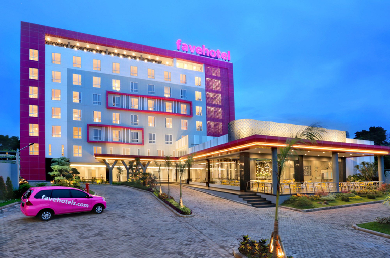 Exterior & Views 23